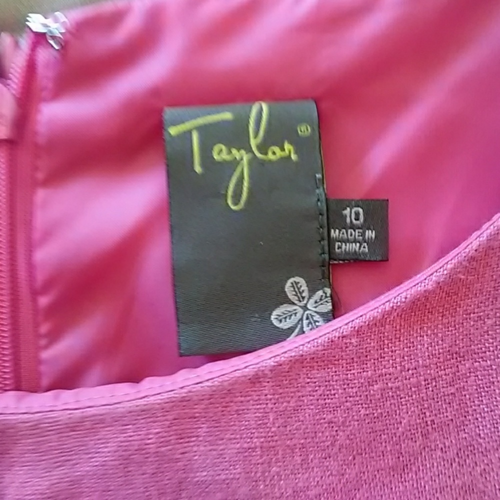 Taylor Linen Dress - Picture 13 of 16